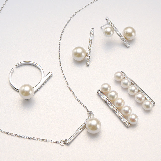 Single pearl pendant and same style silver ring. A asymmetric pearl earrings and a row pearl stud earrings. 