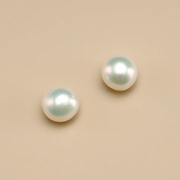 A pair of 10mm pearl beads.