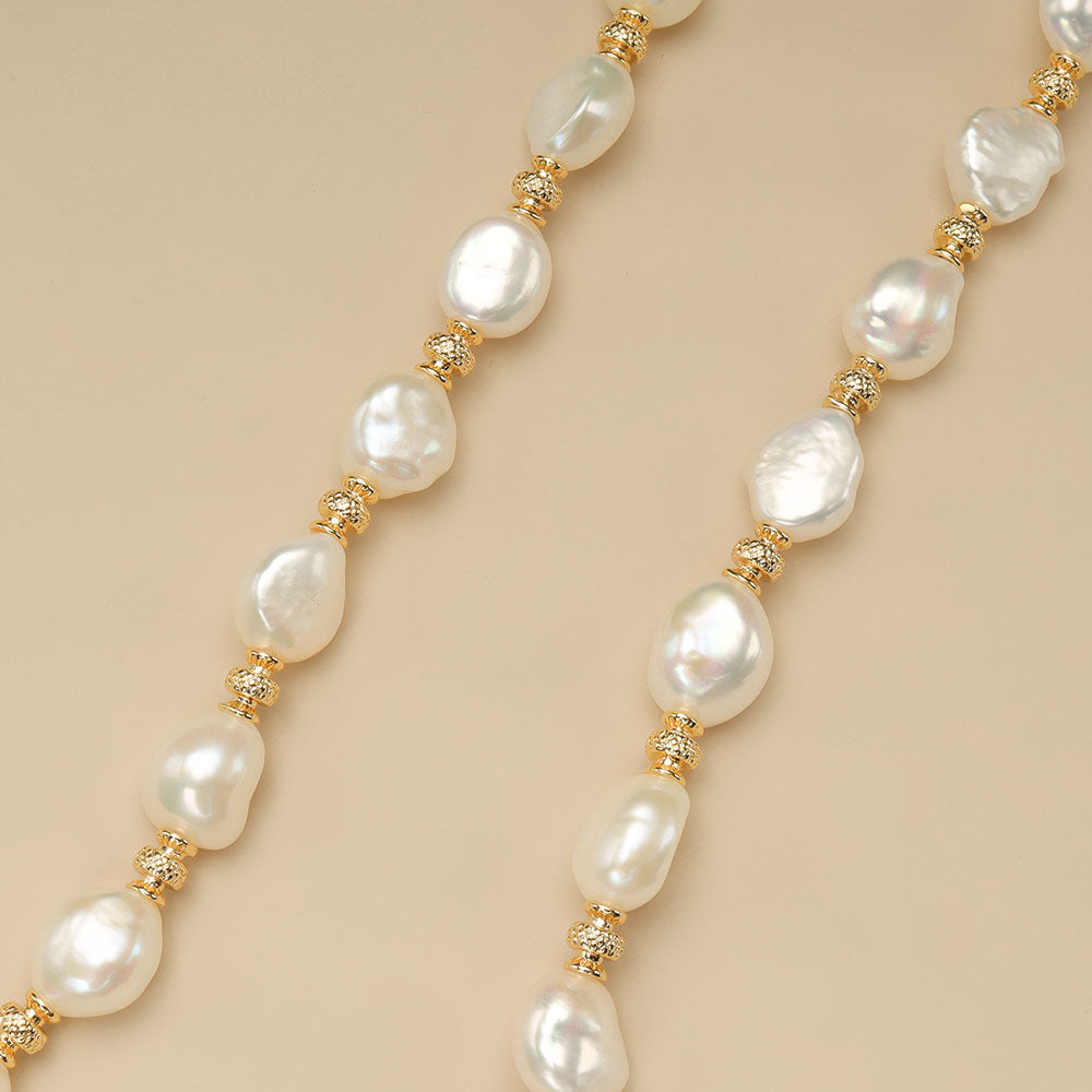 The close shot of baroque necklace.