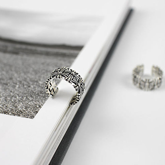 Two cross couple ring in silver.