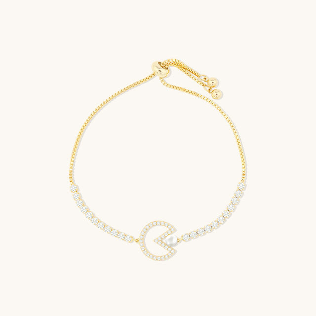 A gold dainty eatting pearl bracelets with adjustable clasp.