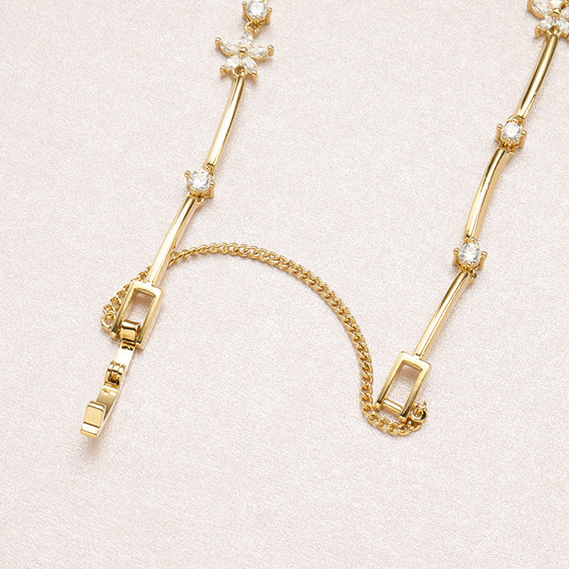 A open gold chain bracelet clasp.