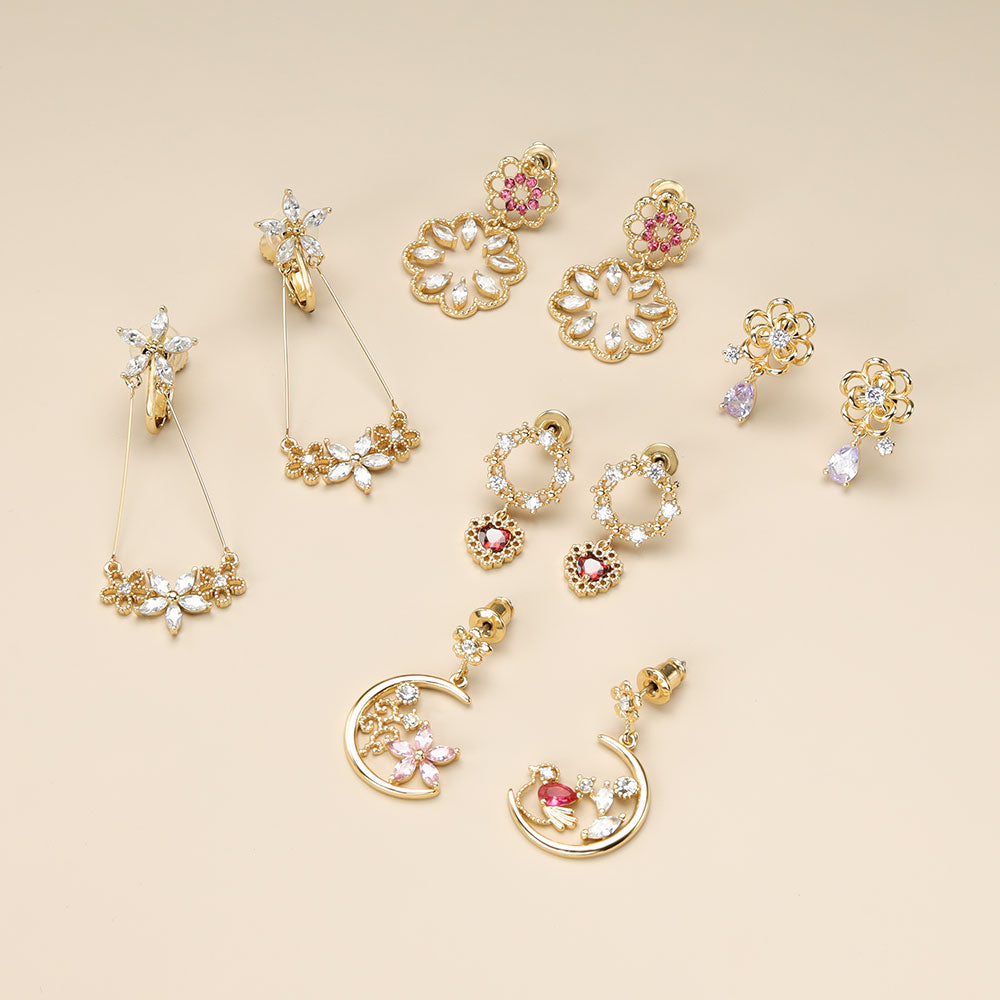 Five styles gold flower stud earrings.