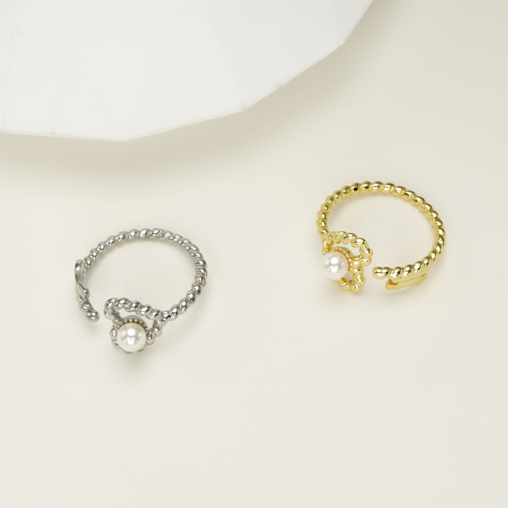 Gold and silver key ring.