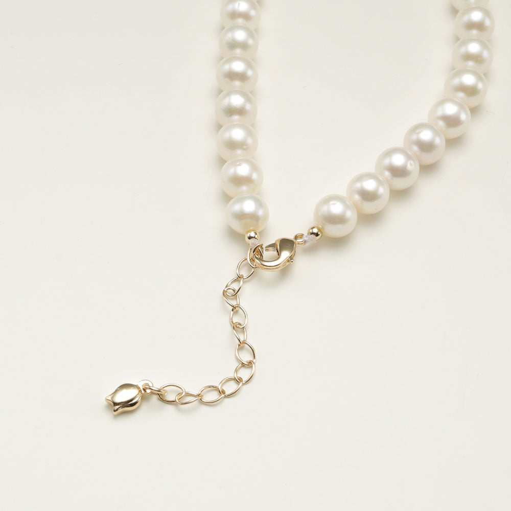 Pearl bracelet with adjustable clasp.