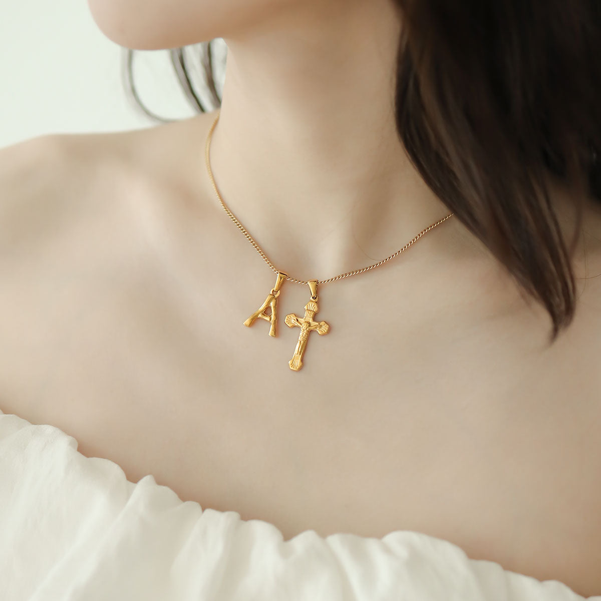 Personalised initial necklace on women neck.
