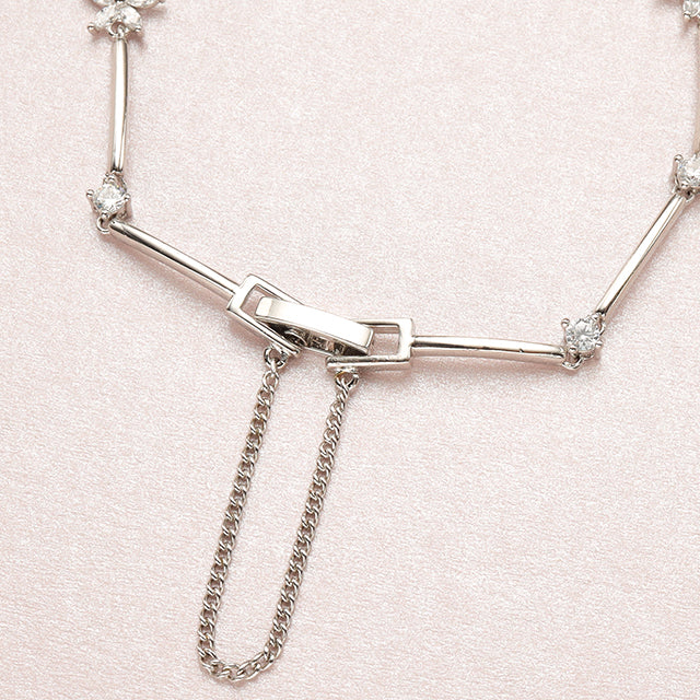 A closed silver chain bracelet clasp.