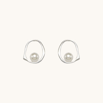Silver stud earrings with pearl.