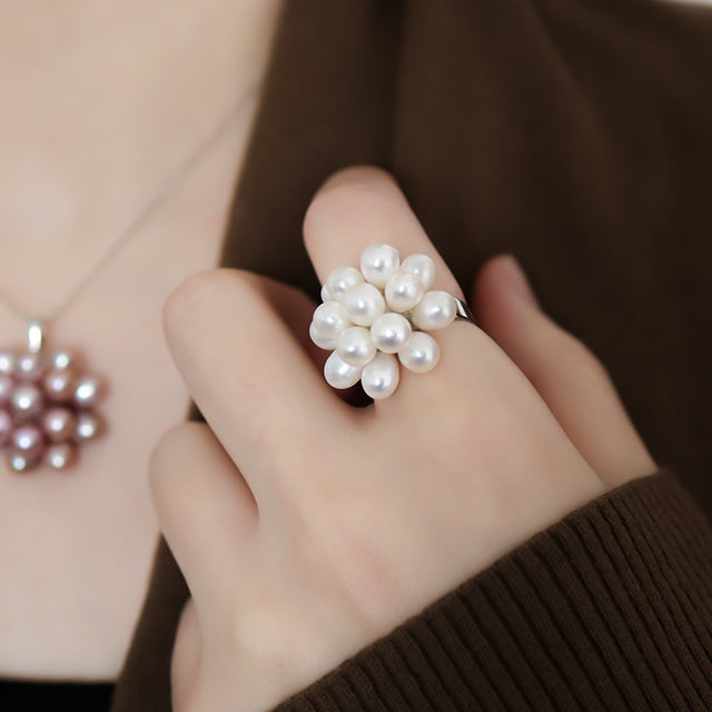 Women wear purple pearl pendant and white pearl unique ring.
